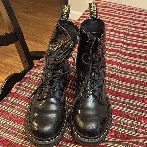 Dr. Martens Air Wair size 9 black patent leather USED